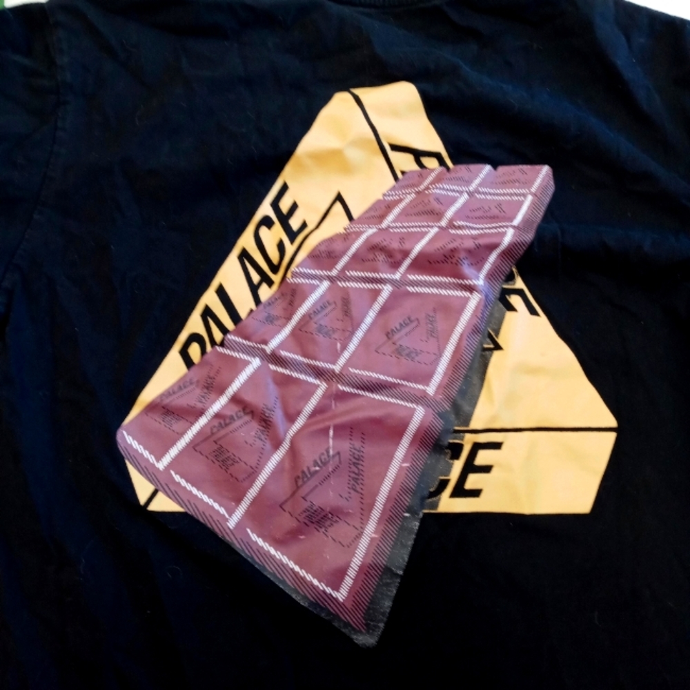 Black Short Sleeve Chocolate Bar  Palace Tee Shirt | #Streetwear #Skateboarding